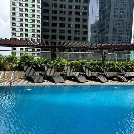 One Bedroom With Balcony By Christine Suites Ph In Greenbelt Radisson Makati City Zewnętrze zdjęcie