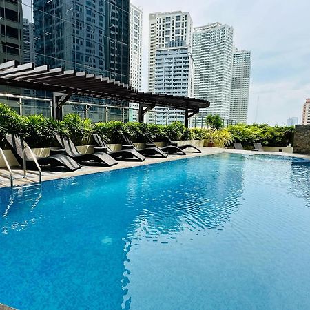 One Bedroom With Balcony By Christine Suites Ph In Greenbelt Radisson Makati City Zewnętrze zdjęcie