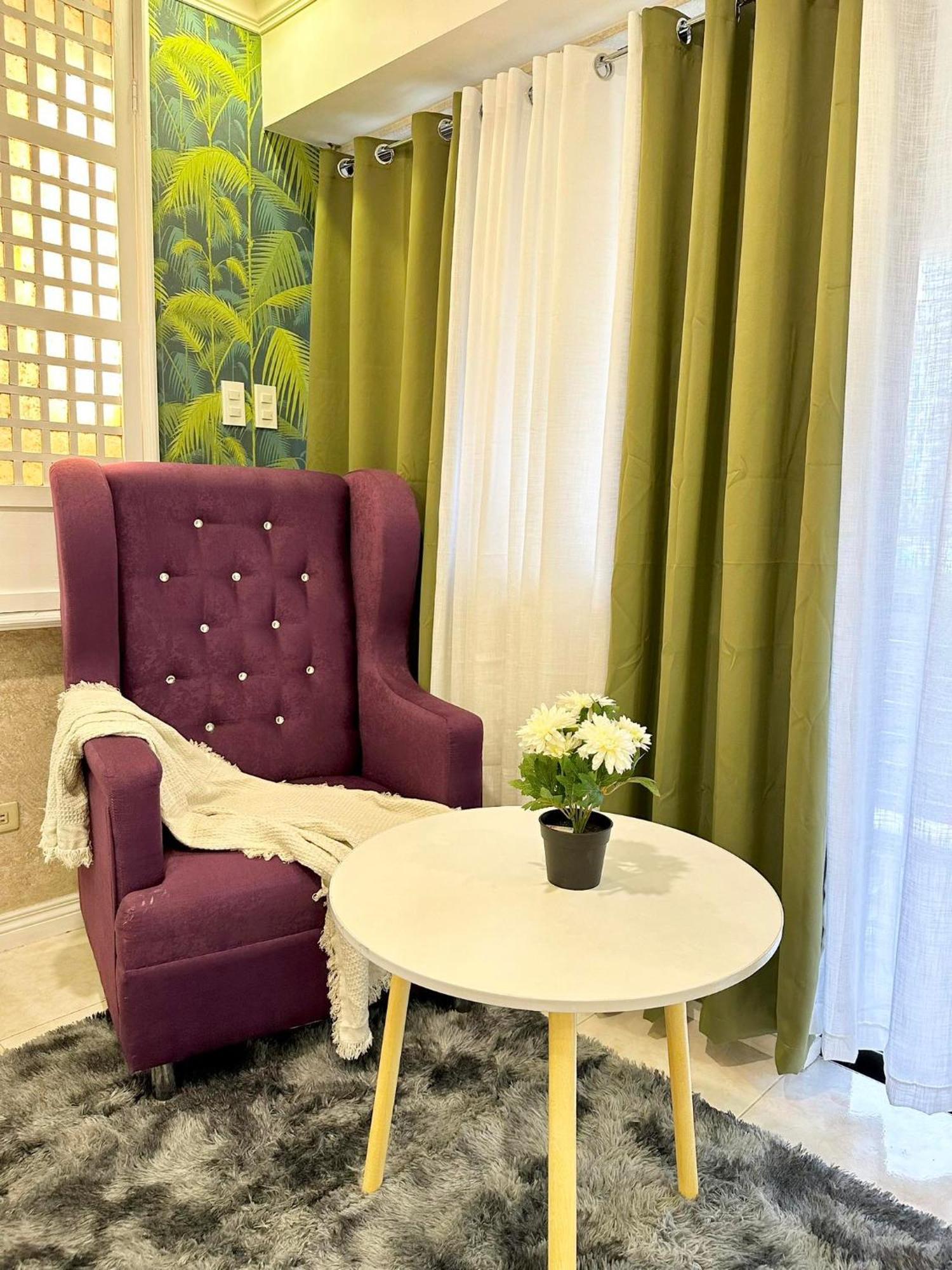 One Bedroom With Balcony By Christine Suites Ph In Greenbelt Radisson Makati City Zewnętrze zdjęcie