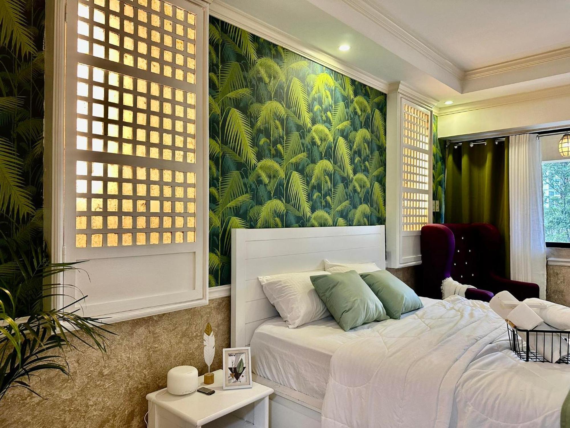 One Bedroom With Balcony By Christine Suites Ph In Greenbelt Radisson Makati City Zewnętrze zdjęcie