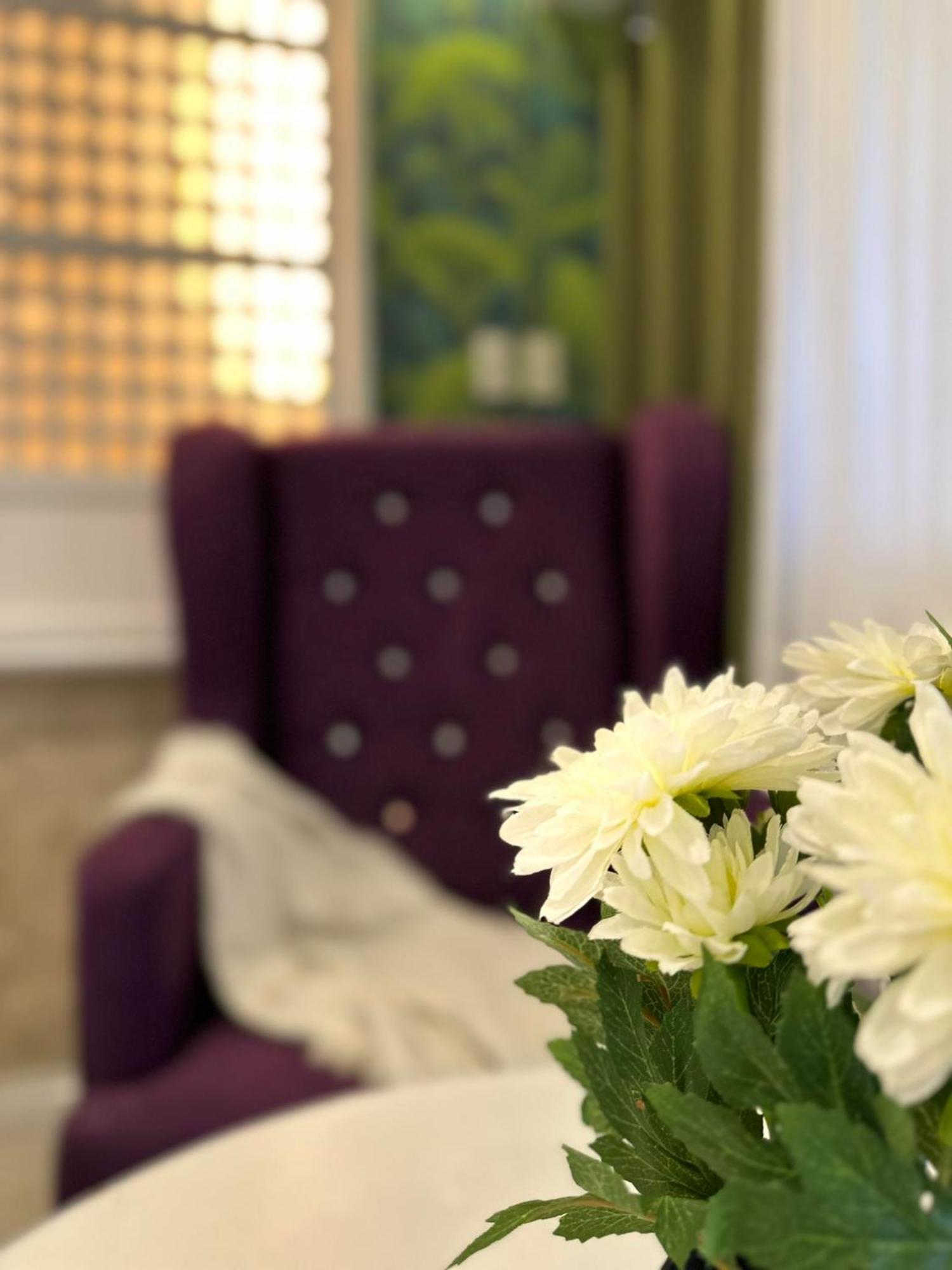 One Bedroom With Balcony By Christine Suites Ph In Greenbelt Radisson Makati City Zewnętrze zdjęcie